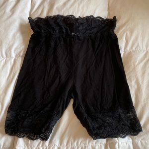 lace edged biker shorts, size M
